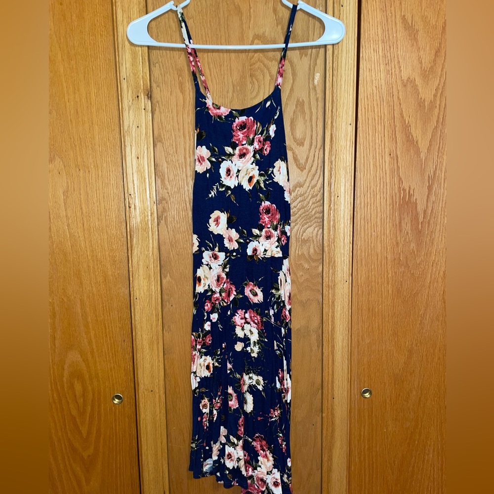 Summer stretch dress-perfect as a cover up or for the beach. Size small.